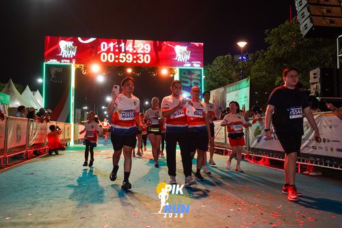 Race photo from PIK NITE RUN 2025