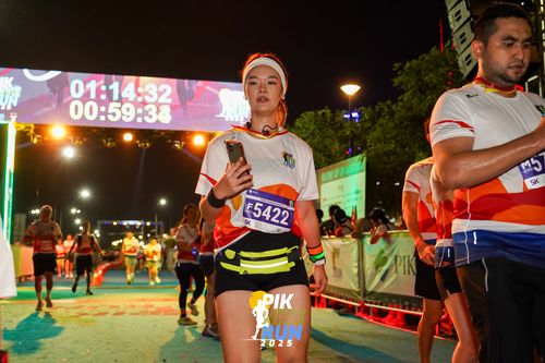Race photo from PIK NITE RUN 2025