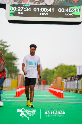 Race photo from Arutmin Borneo Run 2024