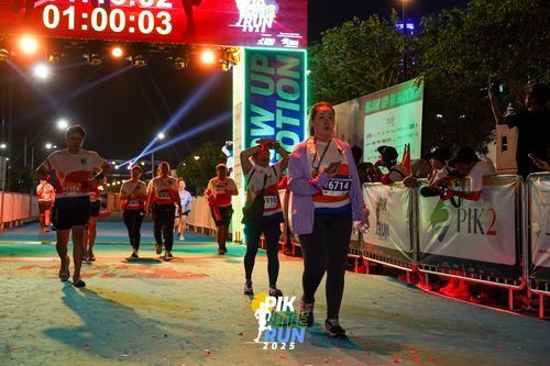 Race photo from PIK NITE RUN 2025