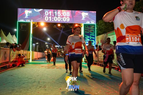 Race photo from PIK NITE RUN 2025