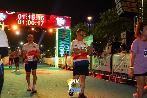 Race photo from PIK NITE RUN 2025