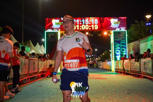 Race photo from PIK NITE RUN 2025