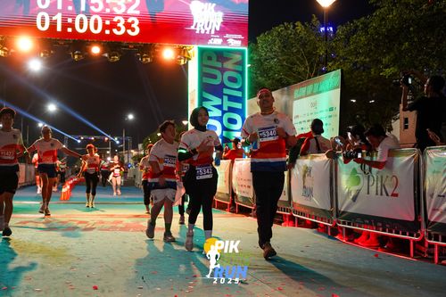 Race photo from PIK NITE RUN 2025