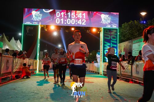 Race photo from PIK NITE RUN 2025