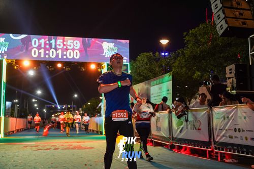 Race photo from PIK NITE RUN 2025