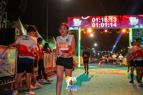 Race photo from PIK NITE RUN 2025
