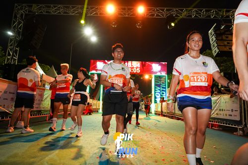 Race photo from PIK NITE RUN 2025