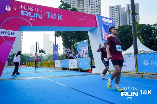 Race photo from Nu Skin Run 10K
