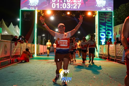 Race photo from PIK NITE RUN 2025
