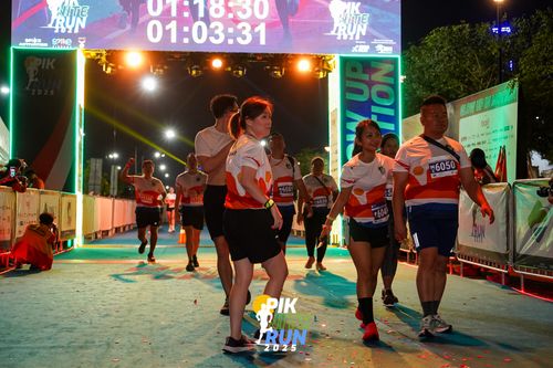 Race photo from PIK NITE RUN 2025