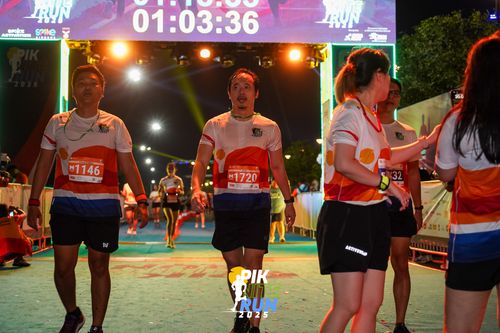 Race photo from PIK NITE RUN 2025