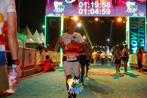 Race photo from PIK NITE RUN 2025