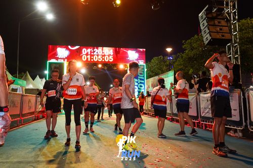 Race photo from PIK NITE RUN 2025