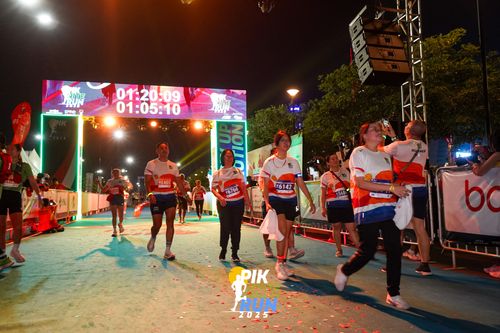 Race photo from PIK NITE RUN 2025