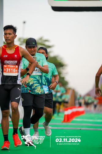 Race photo from Arutmin Borneo Run 2024