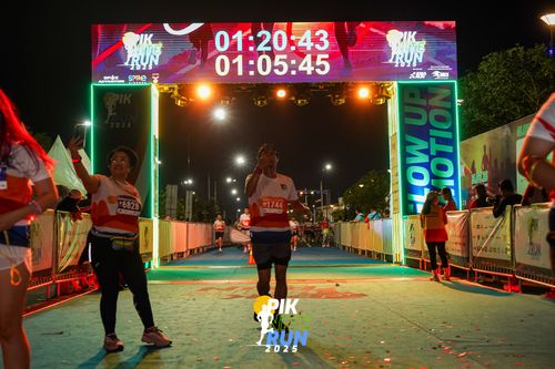 Race photo from PIK NITE RUN 2025