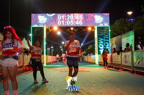 Race photo from PIK NITE RUN 2025