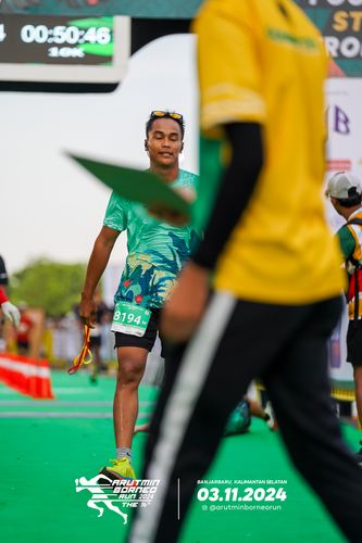 Race photo from Arutmin Borneo Run 2024
