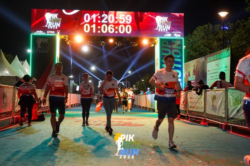 Race photo from PIK NITE RUN 2025
