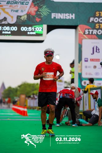 Race photo from Arutmin Borneo Run 2024