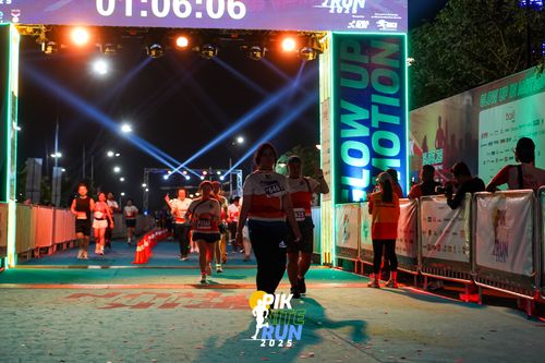 Race photo from PIK NITE RUN 2025