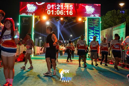 Race photo from PIK NITE RUN 2025