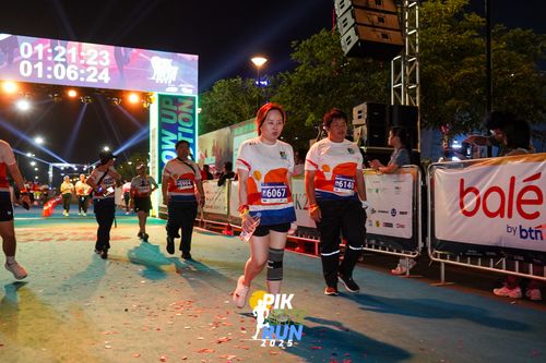 Race photo from PIK NITE RUN 2025