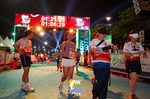 Race photo from PIK NITE RUN 2025
