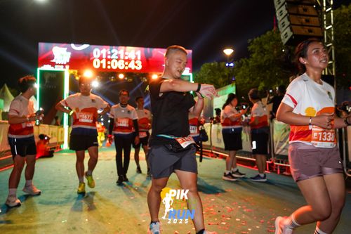 Race photo from PIK NITE RUN 2025