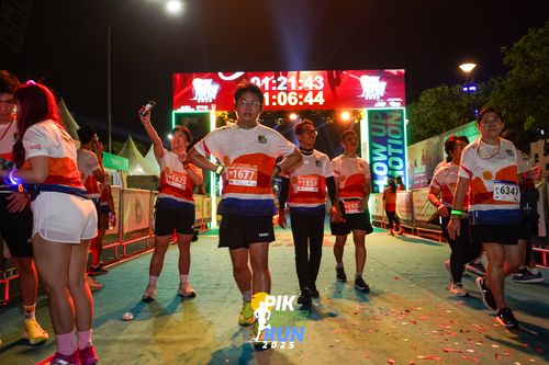 Race photo from PIK NITE RUN 2025