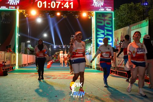 Race photo from PIK NITE RUN 2025