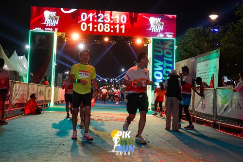 Race photo from PIK NITE RUN 2025