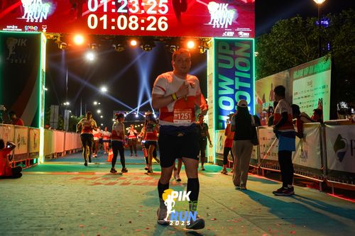 Race photo from PIK NITE RUN 2025