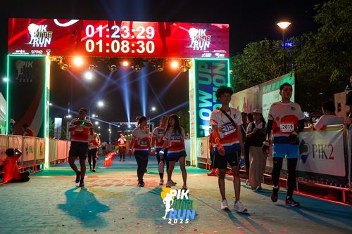 Race photo from PIK NITE RUN 2025