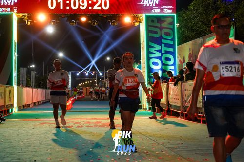 Race photo from PIK NITE RUN 2025