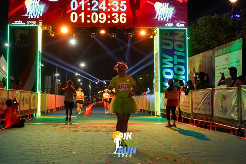 Race photo from PIK NITE RUN 2025