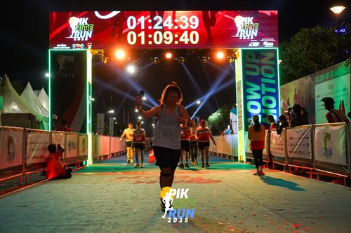 Race photo from PIK NITE RUN 2025