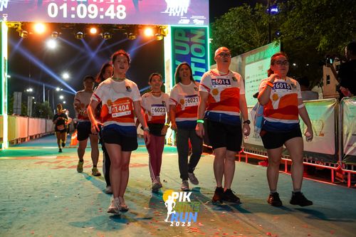 Race photo from PIK NITE RUN 2025