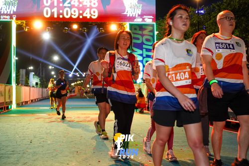 Race photo from PIK NITE RUN 2025