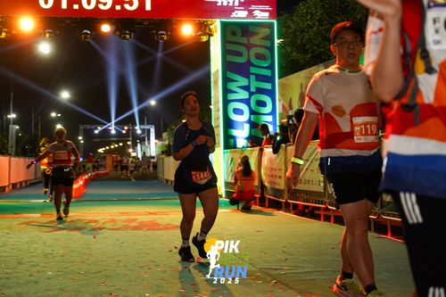 Race photo from PIK NITE RUN 2025