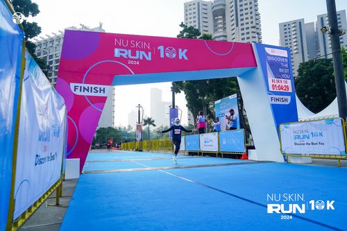 Race photo from Nu Skin Run 10K