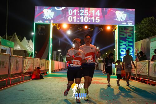 Race photo from PIK NITE RUN 2025