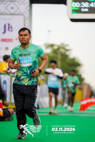 Race photo from Arutmin Borneo Run 2024