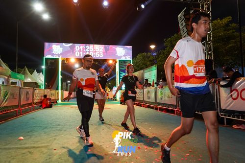 Race photo from PIK NITE RUN 2025