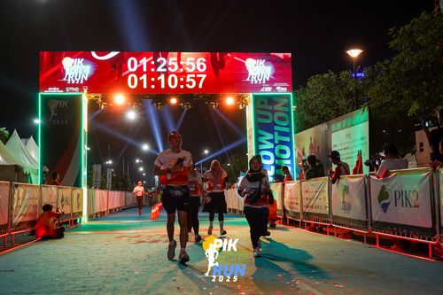 Race photo from PIK NITE RUN 2025