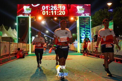 Race photo from PIK NITE RUN 2025