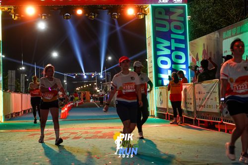 Race photo from PIK NITE RUN 2025