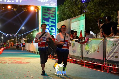 Race photo from PIK NITE RUN 2025