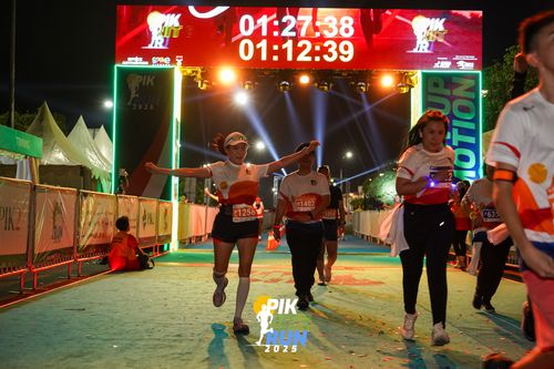 Race photo from PIK NITE RUN 2025